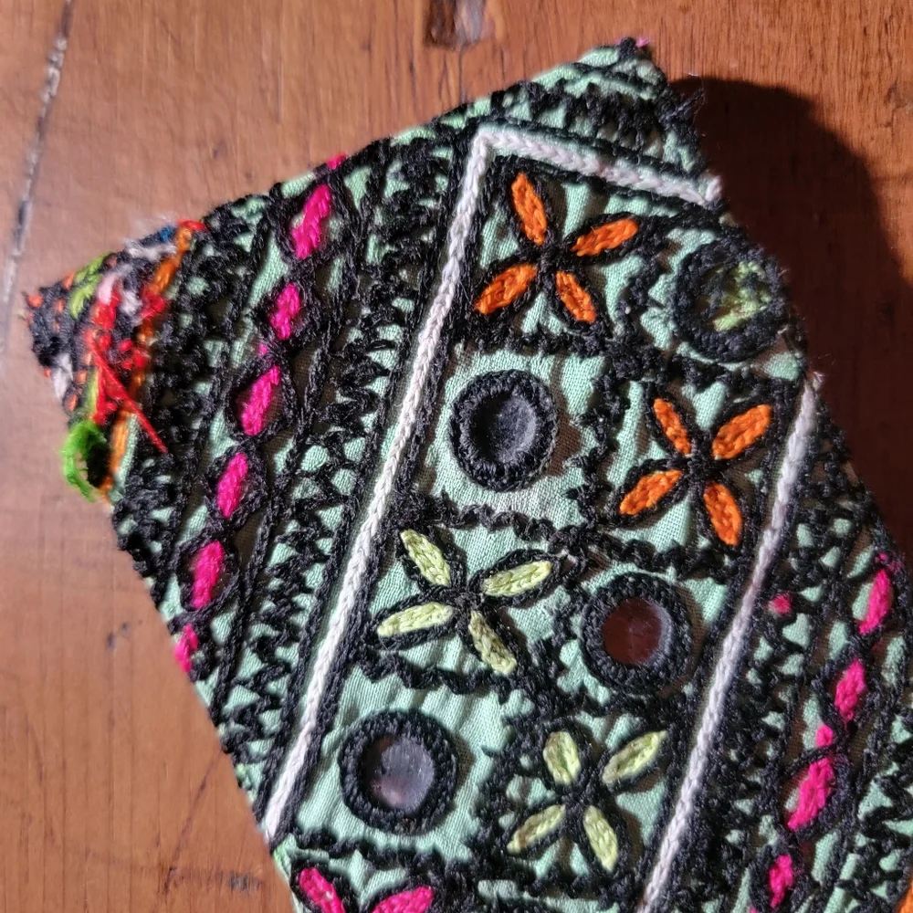 🪬🍄 Free People Boho Embroidered Repurposed vtg banjara hippie Wallet card case